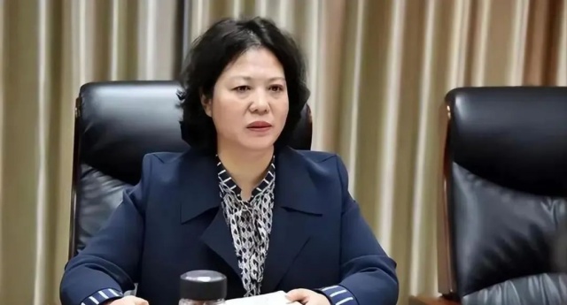 山西女厅官李亚丽不仅贪财，而且好色，包养了23个。。。